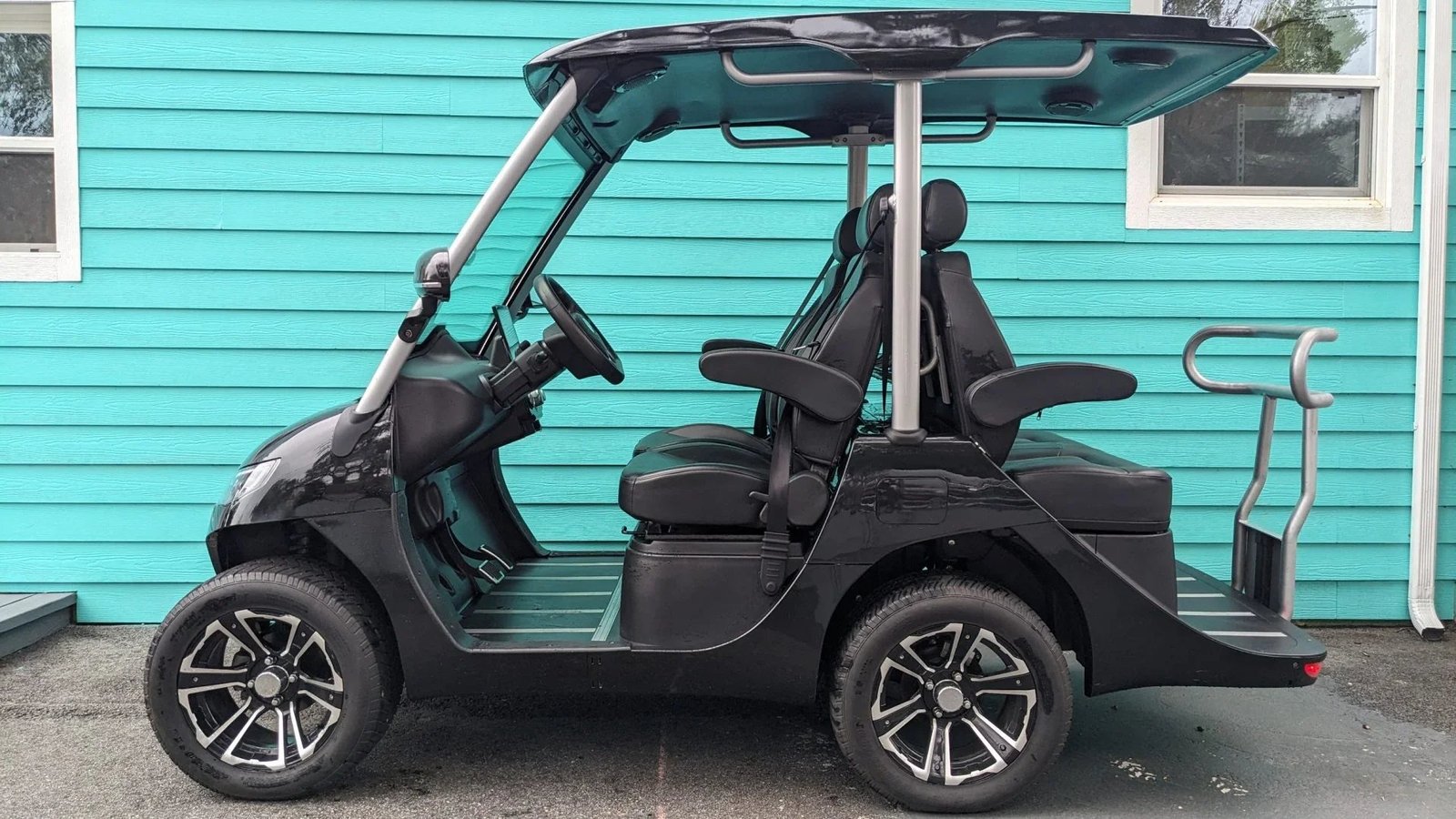 2022 Evolution D3 Lithium-Ion Black Golf Cart for Sale - Image 2