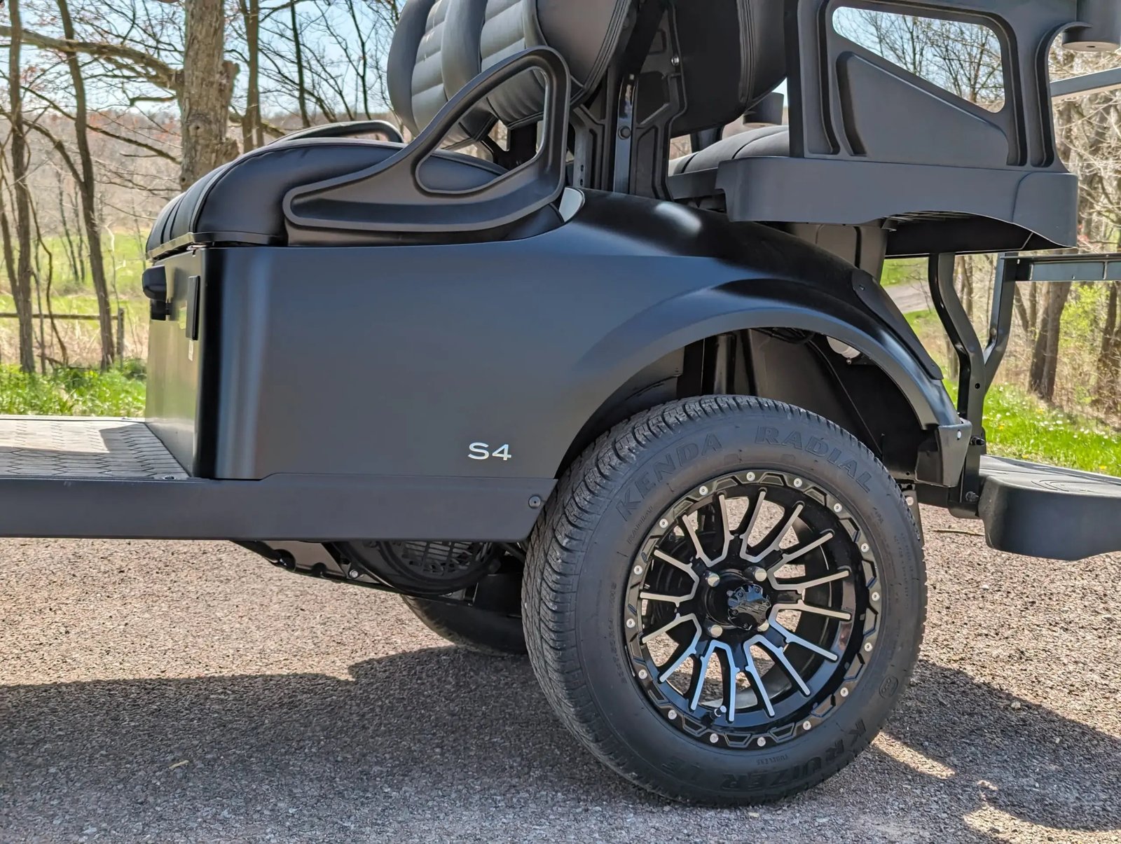 2024 E-Z-GO Express 4 Passengers for Sale - Image 6