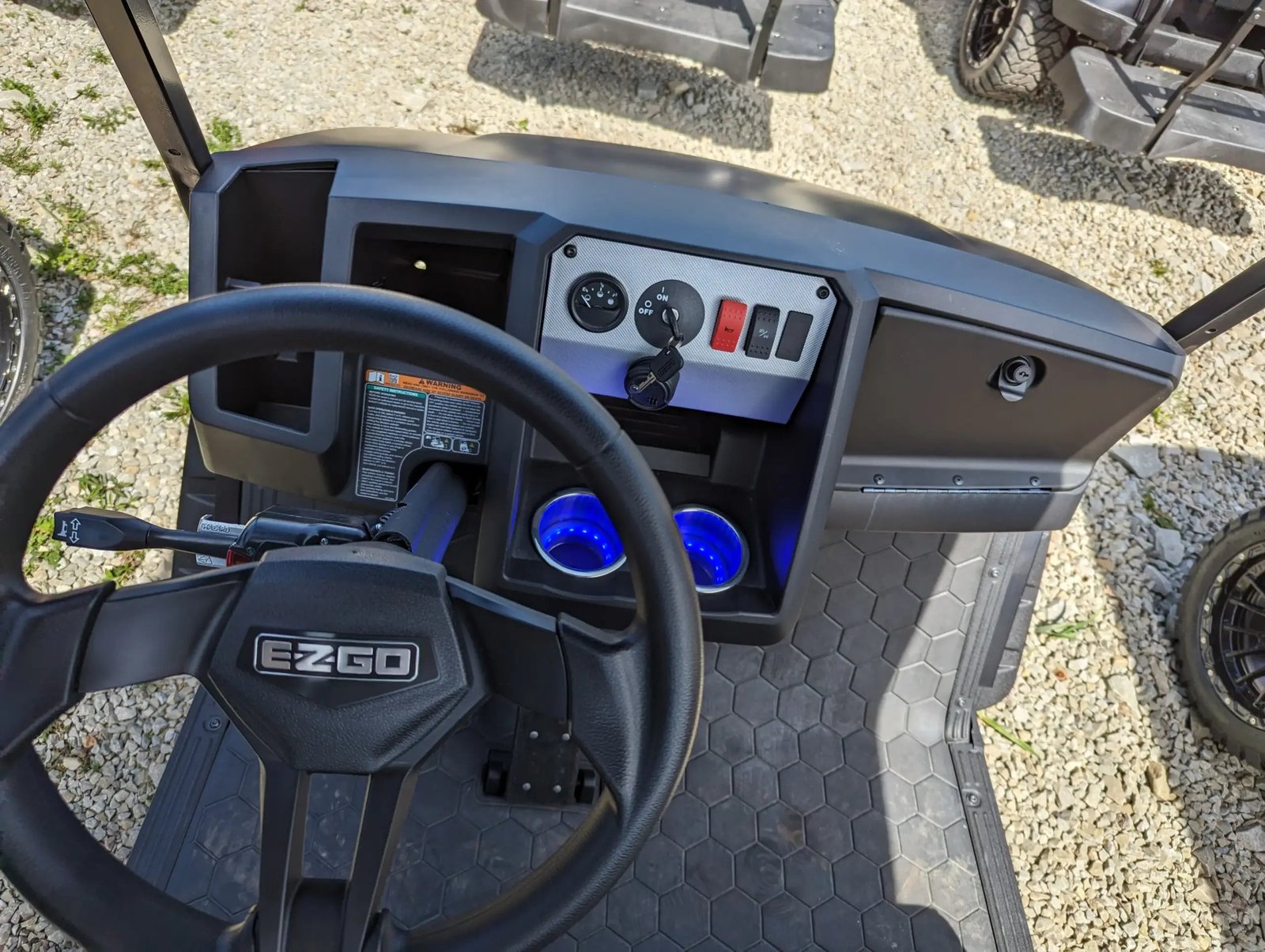 2024 E-Z-GO Express 4 Passengers for Sale - Image 2
