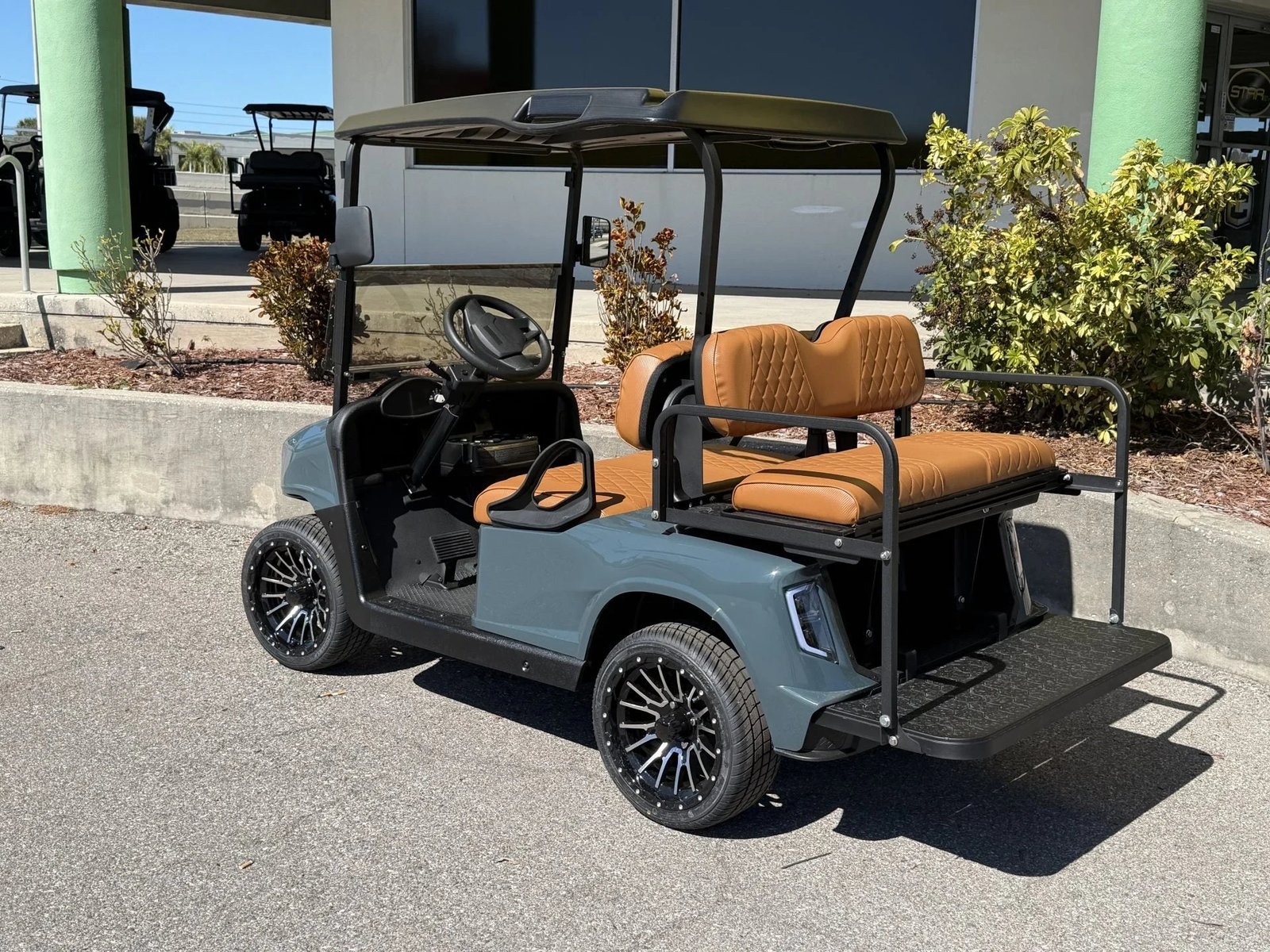 2020 E-Z-GO RXV Elite Lithium APEX Golf Cart for Sale - Image 2