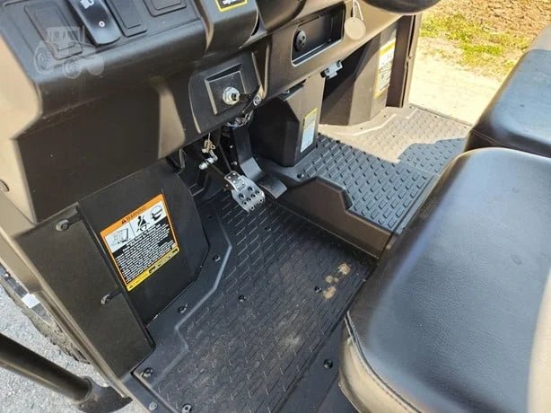 2018 John Deere Gator XUV 835M 4WD Utility Cart with 54 HP for Sale - Image 13